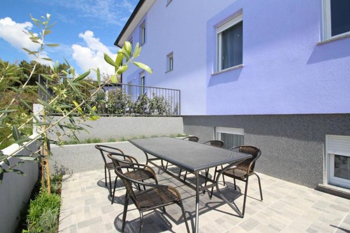 Image No.23-5 Bed Property for sale