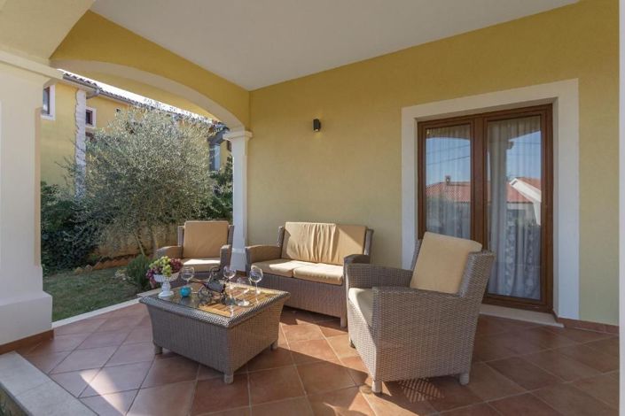 Image No.4-Propriété de 5 chambres à vendre à Vodnjan