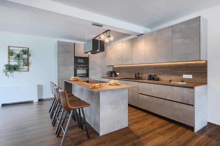 Image No.15-5 Bed Property for sale