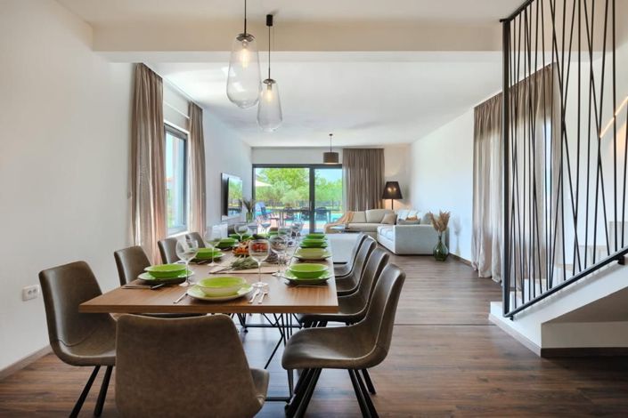 Image No.16-5 Bed Property for sale