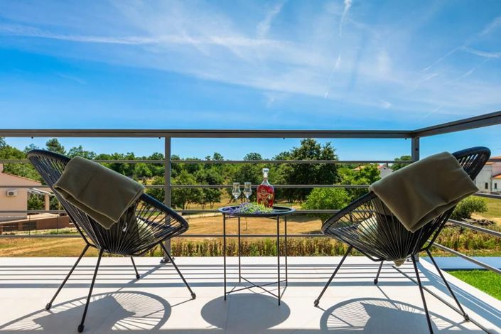 Image No.6-5 Bed Property for sale