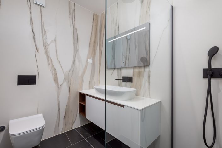 Image No.10-15 Bed Property for sale