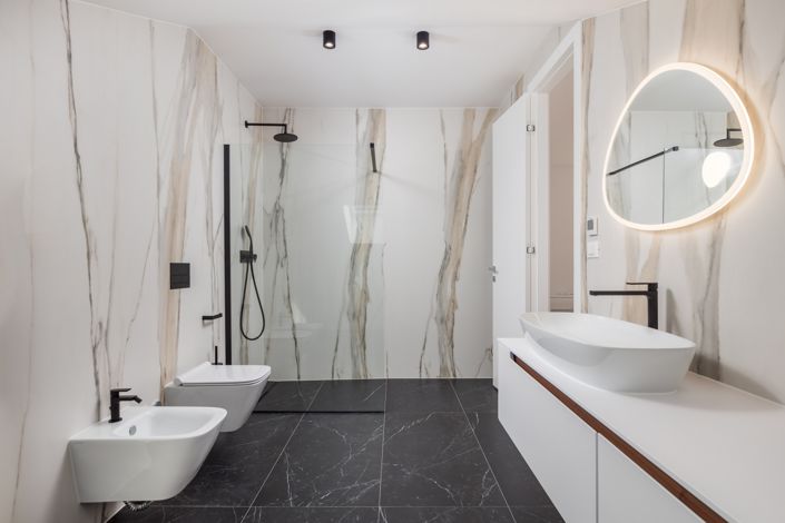 Image No.9-15 Bed Property for sale