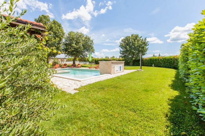 Image No.12-4 Bed Property for sale