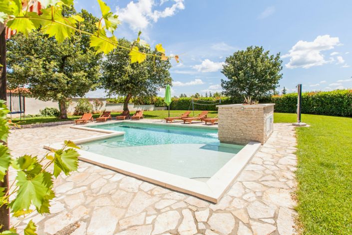 Image No.4-4 Bed Property for sale