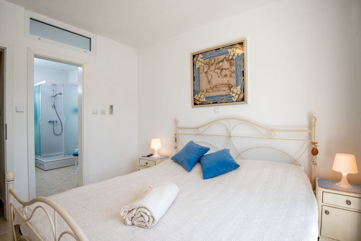 Image No.19-3 Bed Property for sale