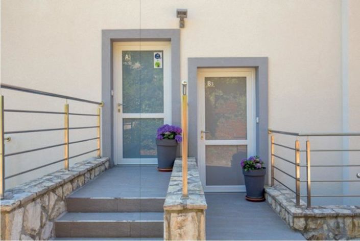 Image No.12-12 Bed Property for sale