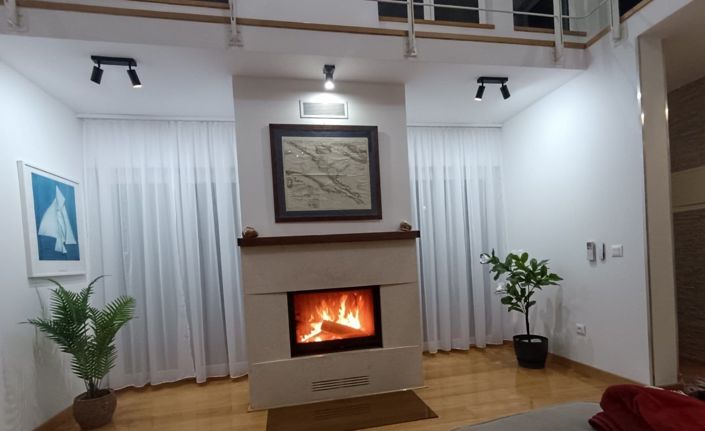 Image No.17-6 Bed Property for sale