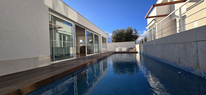 Image No.2-6 Bed Property for sale