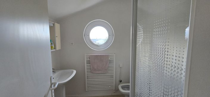 Image No.24-6 Bed Property for sale