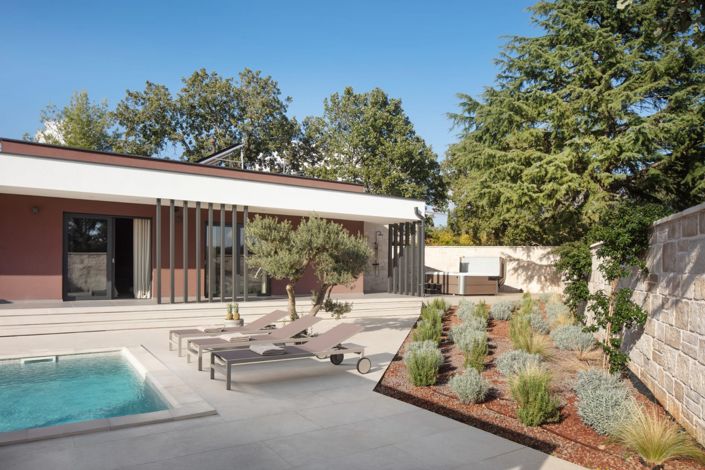 Image No.10-3 Bed Property for sale