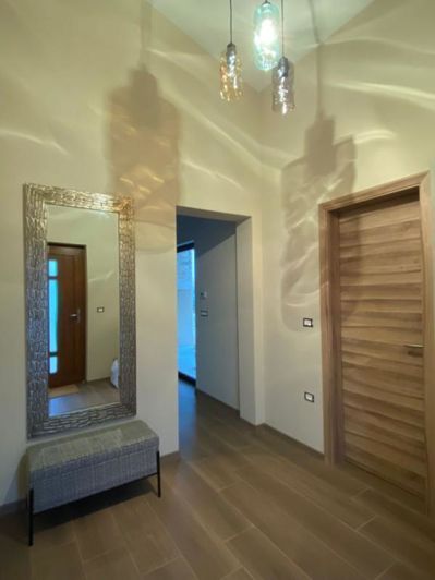 Image No.20-4 Bed Property for sale