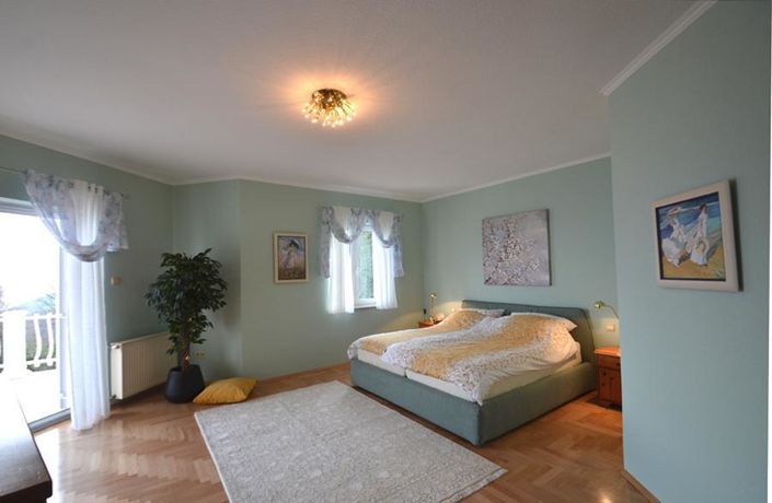 Image No.19-3 Bed Property for sale