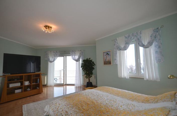 Image No.20-3 Bed Property for sale