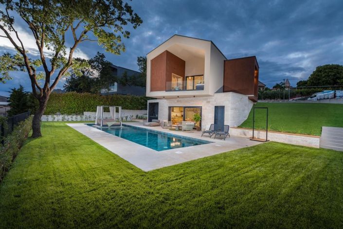 Image No.1-4 Bed Property for sale