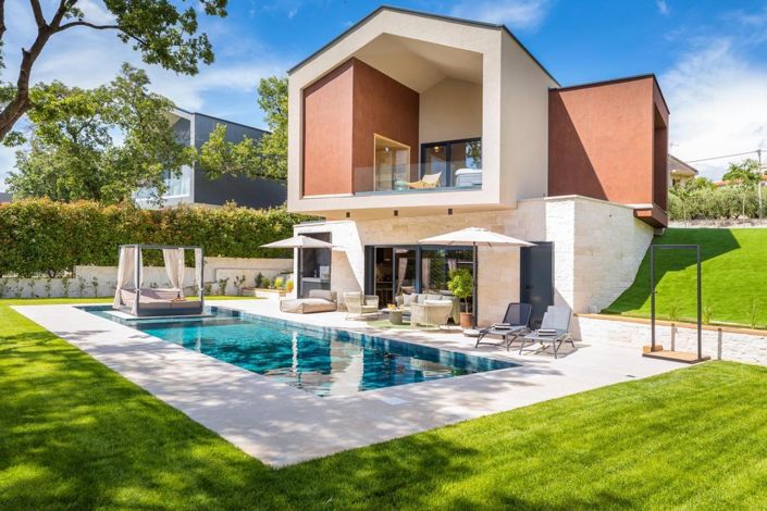 Image No.13-4 Bed Property for sale