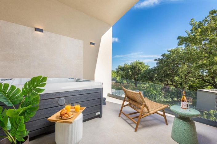 Image No.24-4 Bed Property for sale