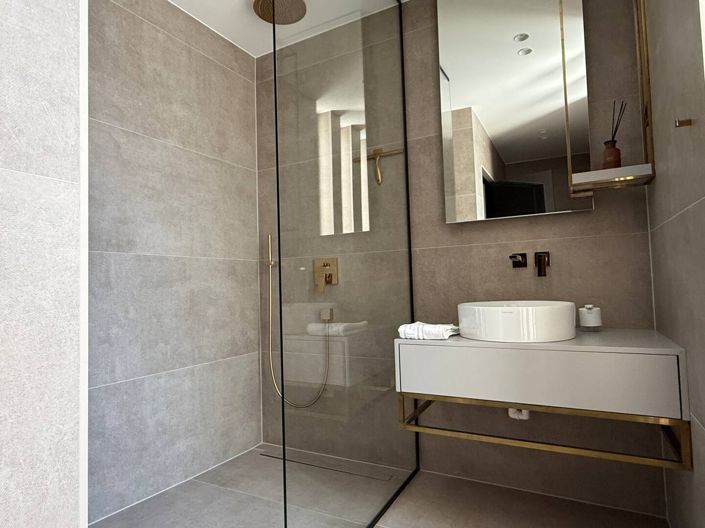 Image No.11-4 Bed Property for sale