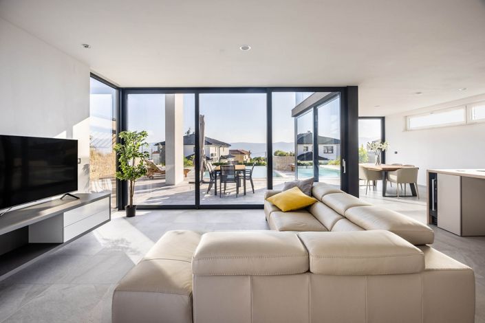 Image No.8-3 Bed Property for sale