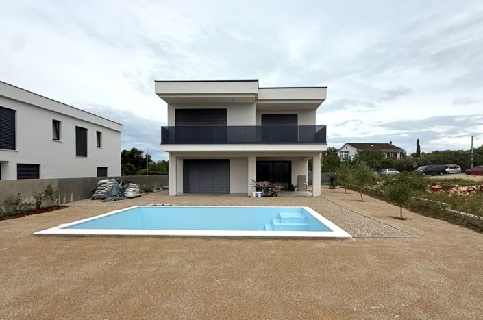 Image No.1-4 Bed Property for sale