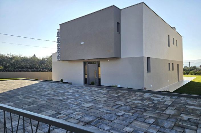 Image No.13-4 Bed Property for sale