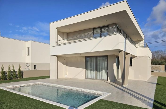 Image No.2-4 Bed Property for sale