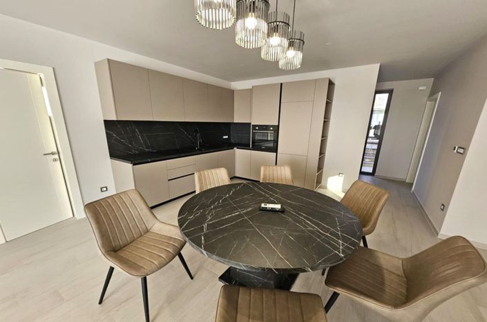 Image No.7-4 Bed Property for sale