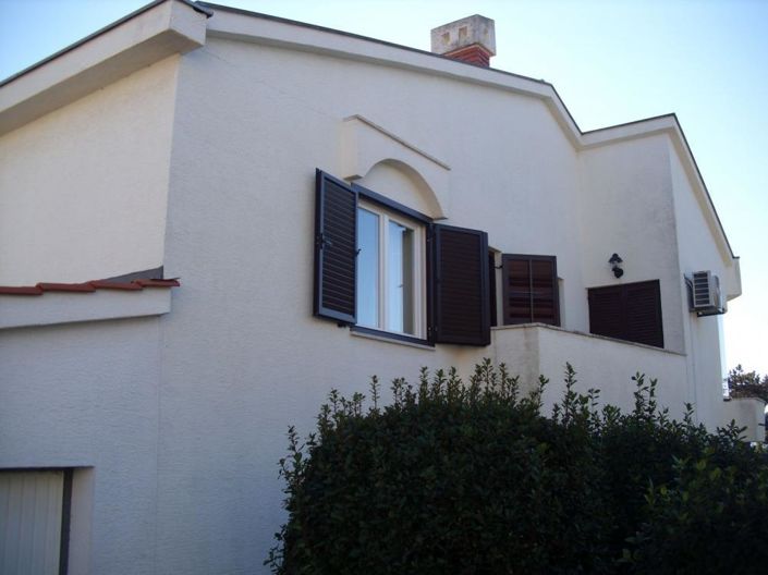 Image No.12-4 Bed Property for sale