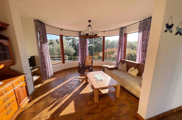 Image No.2-4 Bed Property for sale