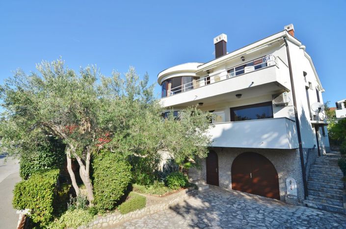 Image No.4-4 Bed Property for sale