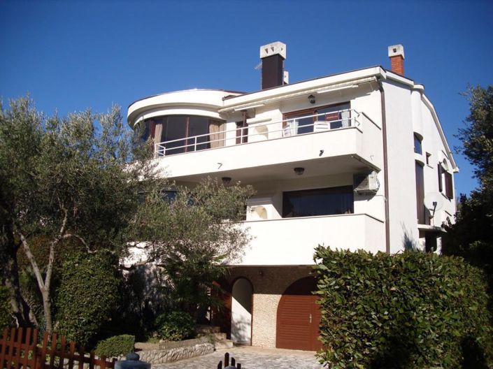 Image No.8-4 Bed Property for sale