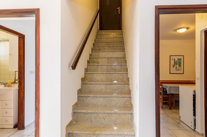 Image No.22-8 Bed Property for sale