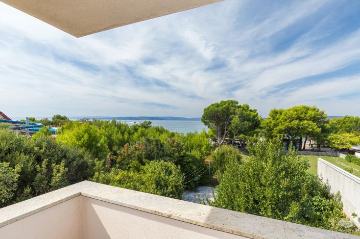 Image No.3-8 Bed Property for sale