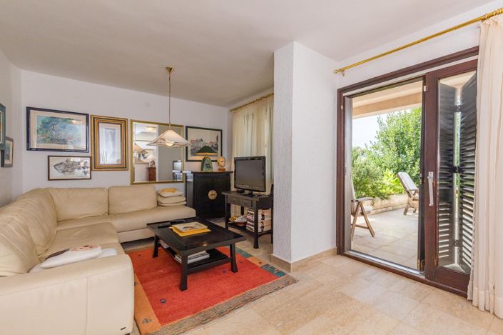 Image No.9-8 Bed Property for sale