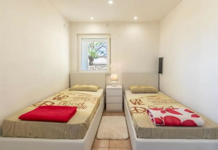 Image No.15-4 Bed Property for sale