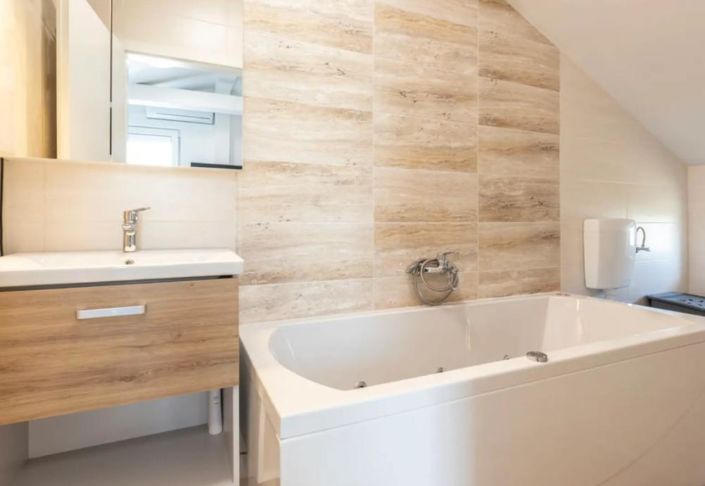 Image No.18-4 Bed Property for sale