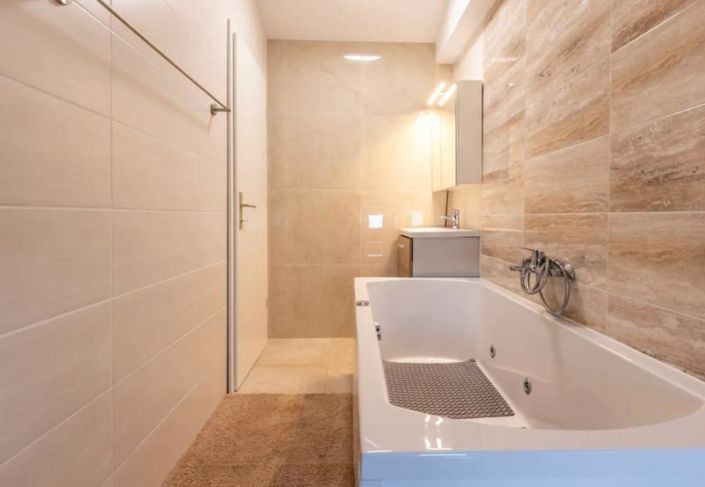 Image No.19-4 Bed Property for sale