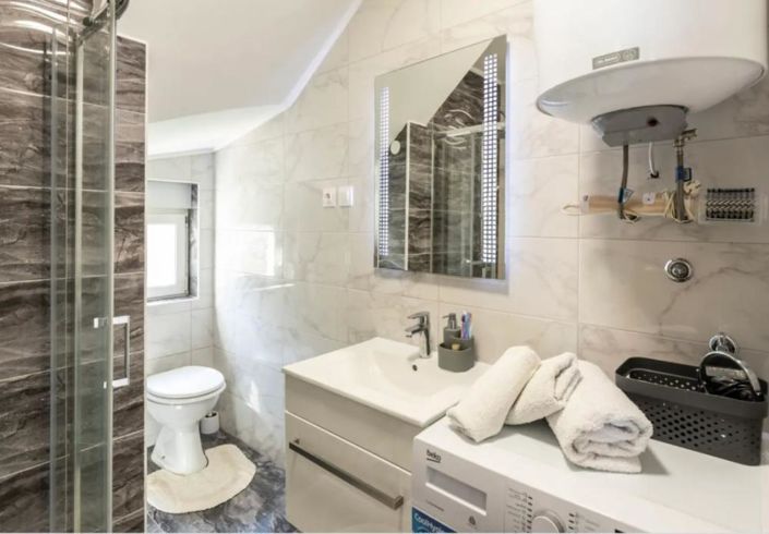 Image No.20-4 Bed Property for sale