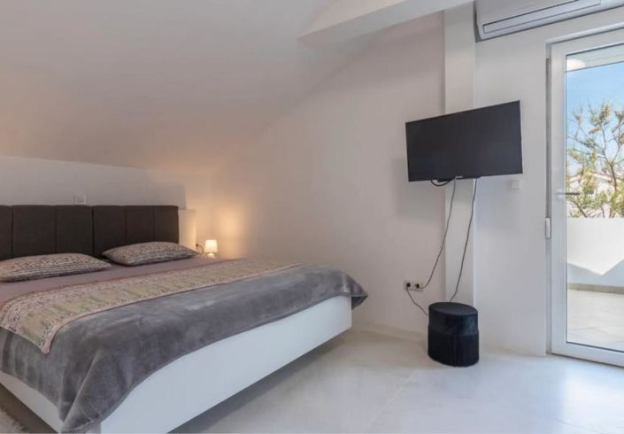 Image No.24-4 Bed Property for sale