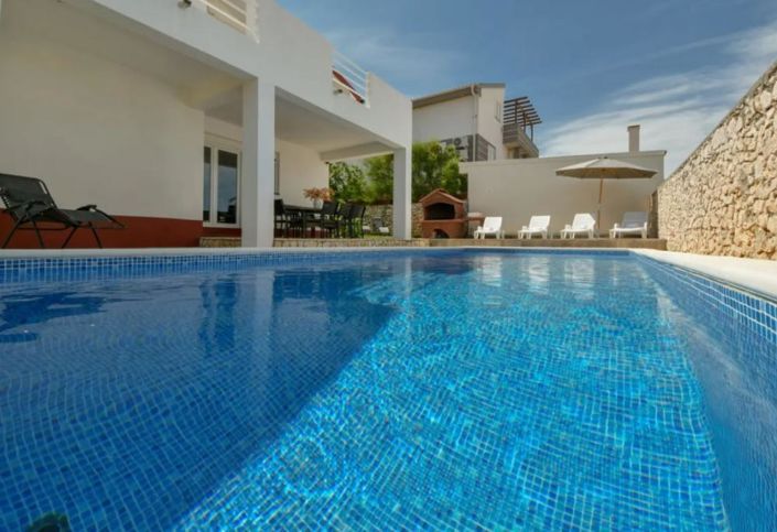 Image No.4-4 Bed Property for sale