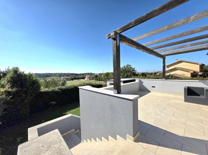 Image No.17-4 Bed Property for sale