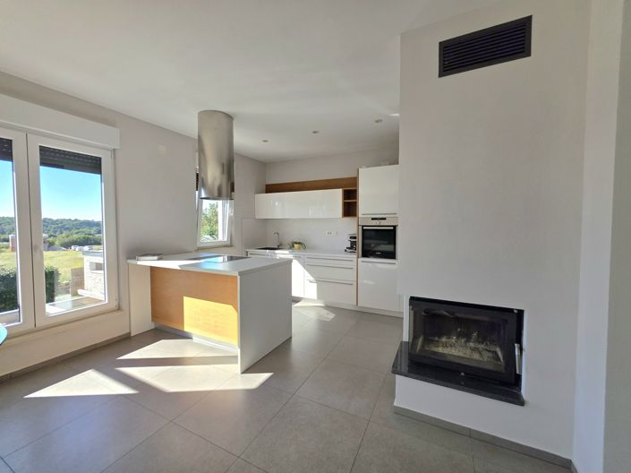 Image No.20-4 Bed Property for sale