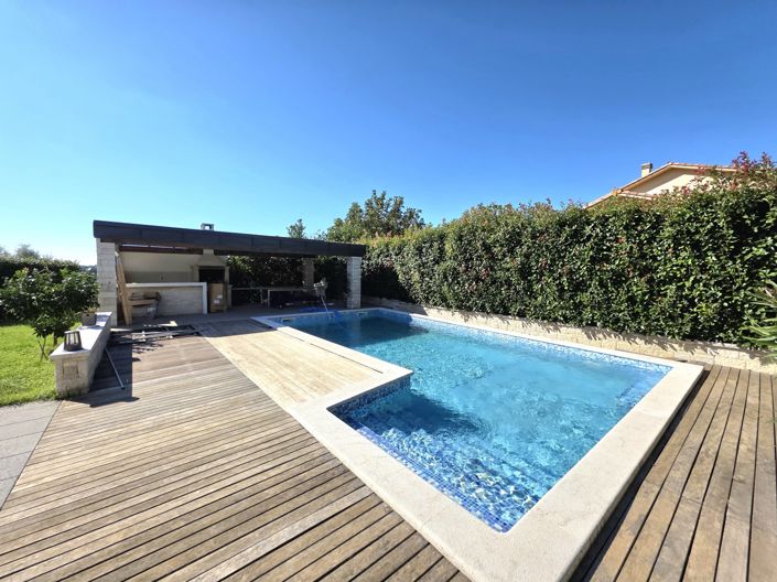 Image No.4-4 Bed Property for sale