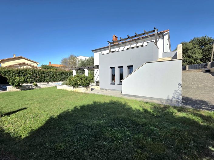 Image No.8-4 Bed Property for sale