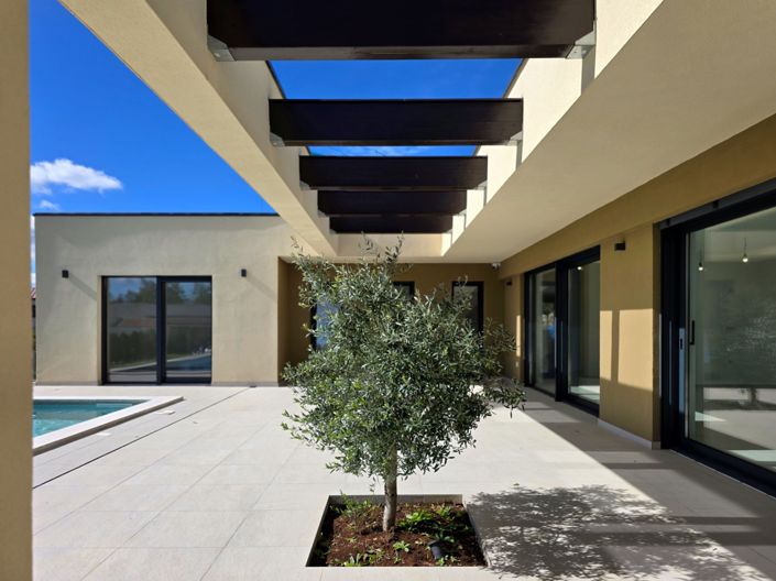 Image No.10-3 Bed Property for sale