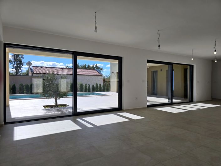 Image No.14-3 Bed Property for sale