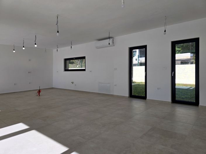 Image No.17-3 Bed Property for sale