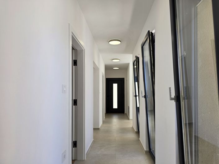 Image No.18-3 Bed Property for sale