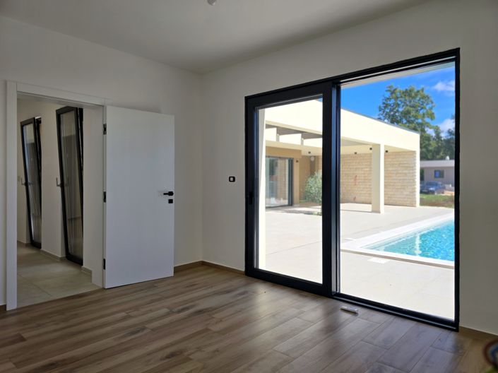 Image No.20-3 Bed Property for sale