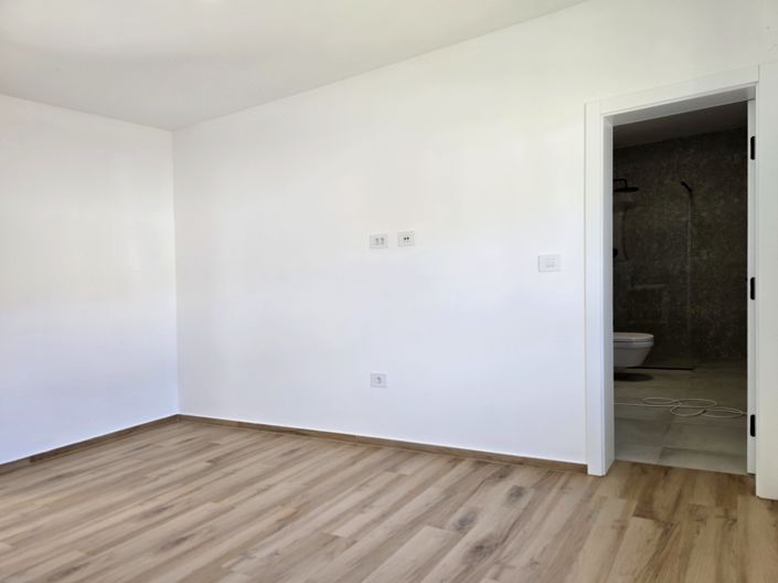 Image No.23-3 Bed Property for sale